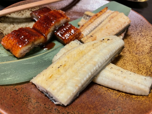 うなぎの白焼きと蒲焼き