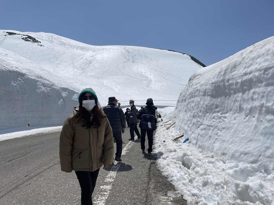 雪の大谷の服装